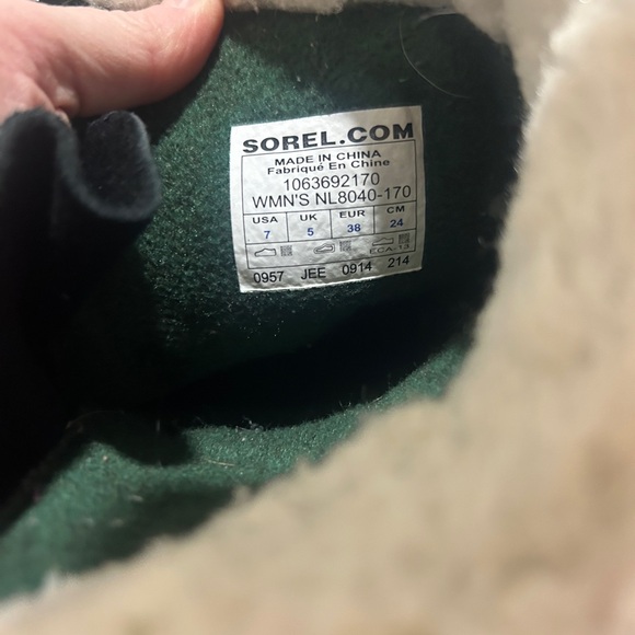 Sorel women’s Waterproof Winter Boots - Picture 6 of 6